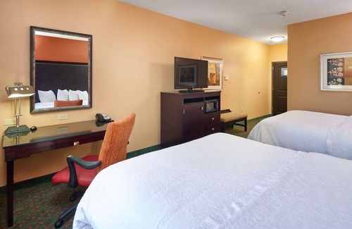 Waco Hotel | Cozy Stay with Heated Pool Near Texas Sports Hall of Fame