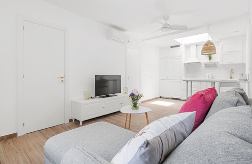 Empuriabrava Apartment | Inviting Oceanfront Apartment Welcs/EMP with Pool Access