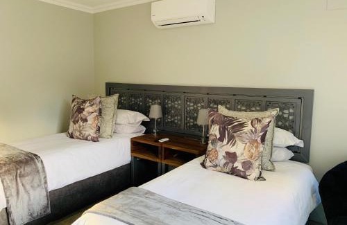 Lichtenburg House | Inviting Welgemeendt Accommodation with Breakfast & Family Amenities