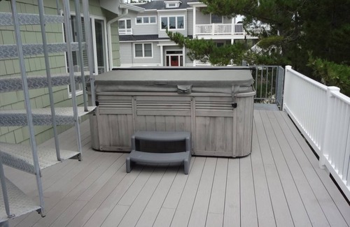 North Beach House | Spacious 4-Bedroom Retreat near North Beach with Hot Tub