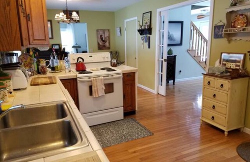 Whitehall House | Inviting Lakehouse Retreat with Great Amenities for Families