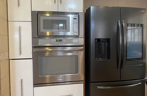 Ciudad Colon House | Cozy 3-Bedroom House with Fast WiFi and Family Amenities