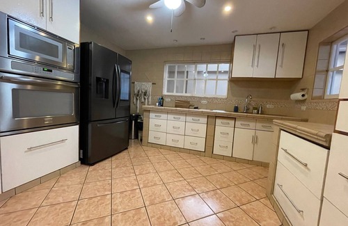 Ciudad Colon House | Cozy 3-Bedroom House with Fast WiFi and Family Amenities