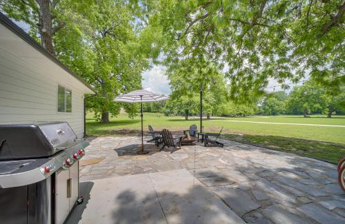 Tulsa House | Inviting Tulsa Retreat with Fire Pit and Family-Friendly Space