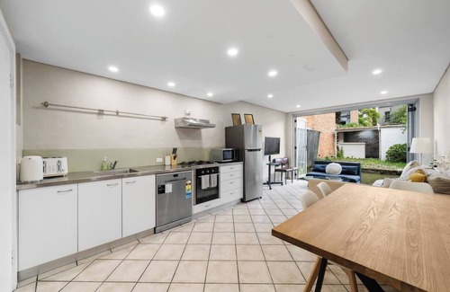 Redfern House | Well-Connected 4 BR House/Central station- 12 mins