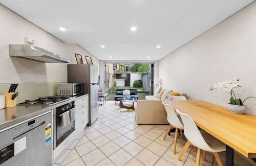 Redfern House | Well-Connected 4 BR House/Central station- 12 mins