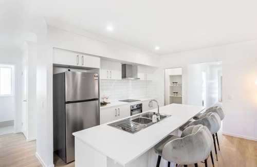 Browns Plains House | Beautiful 4BR Family Home Just Steps from the Mall