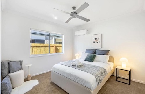 Browns Plains House | Beautiful 4BR Family Home Just Steps from the Mall