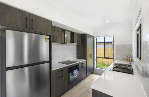 Browns Plains House | Cozy 3BR Retreat at Browns Plain – Ideal for Your Getaway