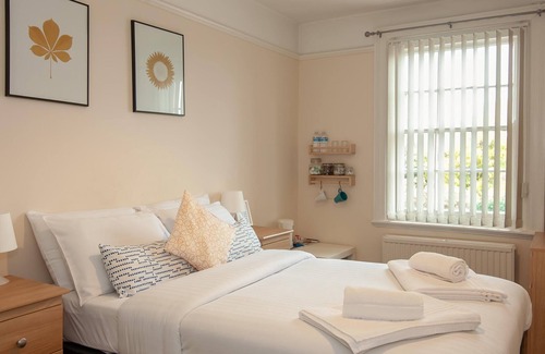 Bootle House | Comfortable Double Room @ The Jollys with Kitchen Access