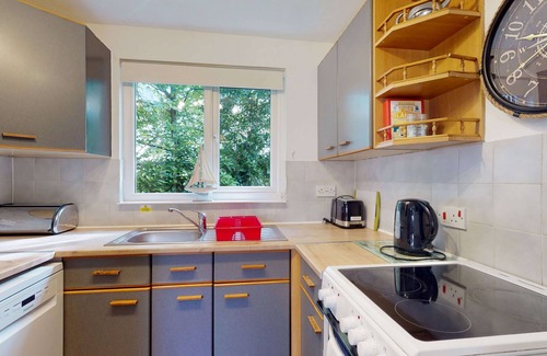 Saint Erth Praze Apartment | Family-Friendly Retreat with Pool and Ocean Views