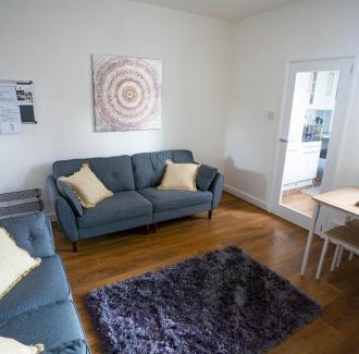 Nuneaton Apartment | Comfortable House in Nuneaton for 5 with Free Parking