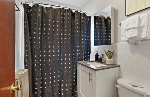 Hyde Park Apartment | Pet-Friendly Studio Apartment in Chicago - Dorchester 511
