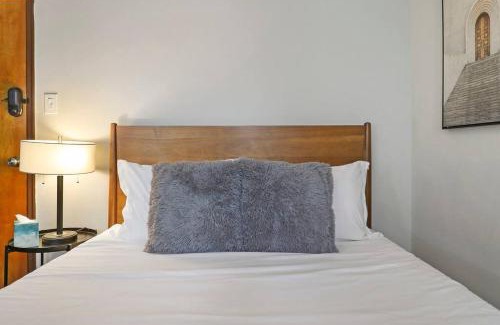 Hyde Park Apartment | Pet-Friendly Studio Apartment in Chicago - Dorchester 511