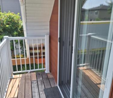 Saint-Hubert Apartment | Cozy Non-Smoking Studio with Breakfast - Rated 9.2/10!