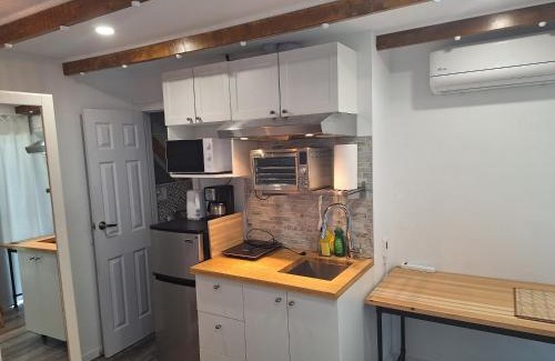 Saint-Hubert Apartment | Cozy Non-Smoking Studio with Breakfast - Rated 9.2/10!