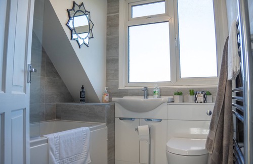 Wolverton House | Comfortable 3-Bedroom House with Family-Friendly Amenities