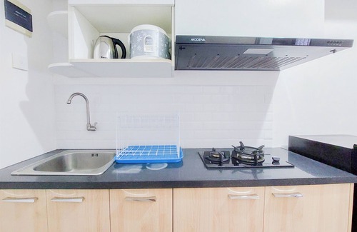 South Tangerang Apartment | Cozy Urban Studio with Pool & Breakfast in Serpong