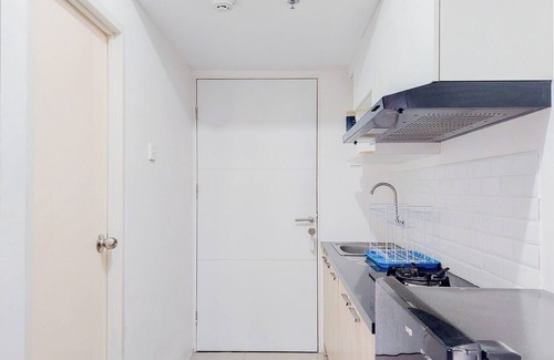 South Tangerang Apartment | Cozy Urban Studio with Pool & Breakfast in Serpong