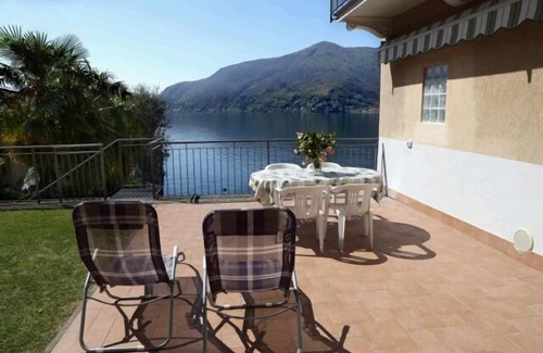 Tronzano Lago Maggiore House | Idyllic 3-Bedroom Apartment with Private Beach Access