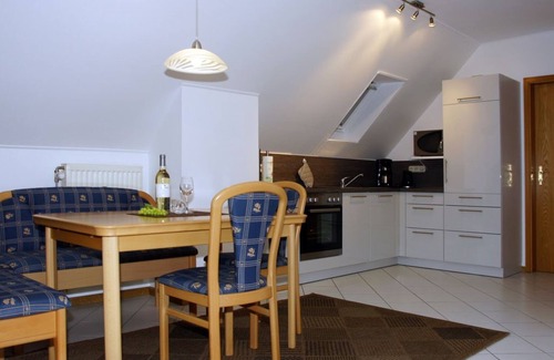 Osann Apartment | Charming Vineyard Retreat: 9.8 Rated with Pool & Spa