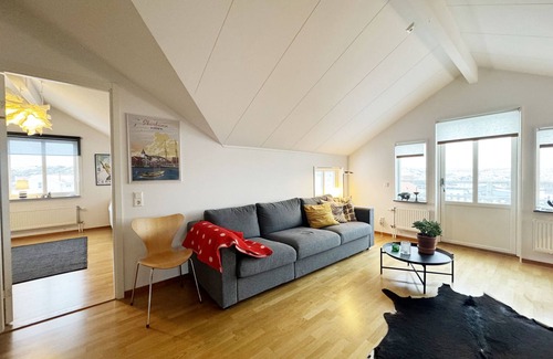 Skaerhamn House | Charming Villa with Ocean View in Central Skärhamn