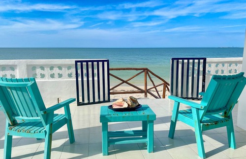 Chelem House | Prime Beachfront 3 BR House with Spa & Breakfast Included