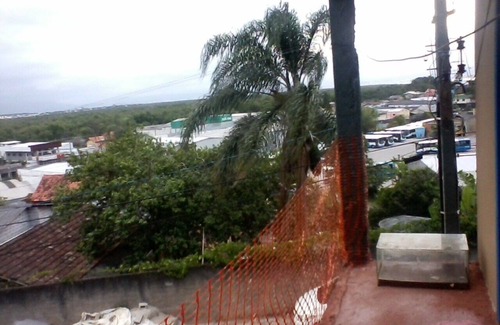 Costeira do Pirajubae House | Budget-Friendly Apartment Steps from Campeche Beach