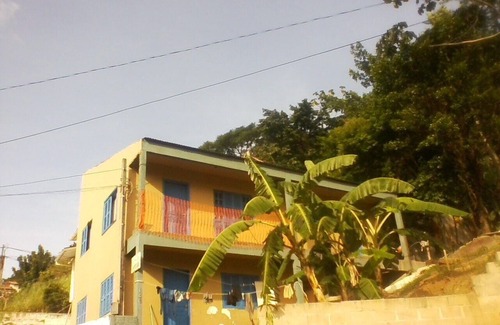 Costeira do Pirajubae House | Budget-Friendly Apartment Steps from Campeche Beach