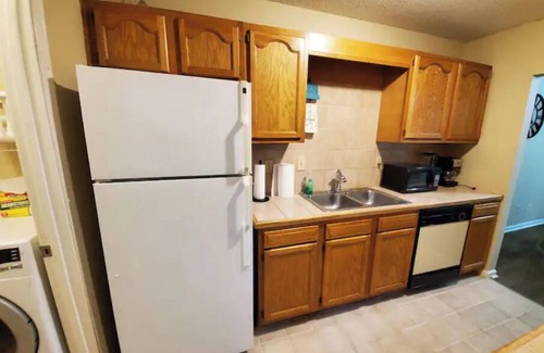 Anderson Apartment | Ideal Hotel: Lake View, Spa, and 10/10 Guest Rating