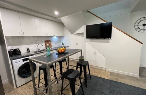 Devonport Apartment | Well located Apt with Loft Bedroom & Aircon