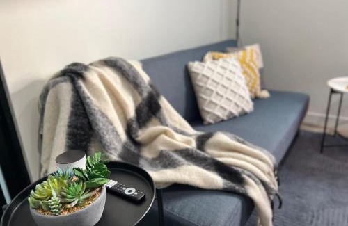Devonport Apartment | Conveniently Located Apartment with Loft & Air Conditioning
