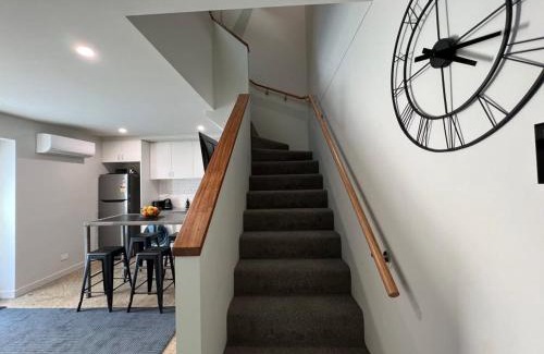 Devonport Apartment | Conveniently Located Apartment with Loft & Air Conditioning