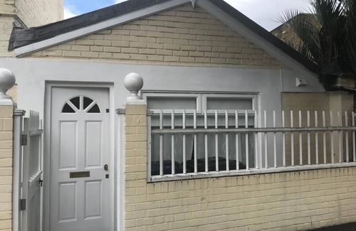Southfield Apartment | Premier One-Bedroom Flat in Leafy Chiswick, London