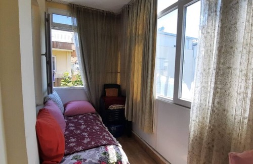 Kepez House | Convenient Retreat Near Malls with Child-Friendly Amenities