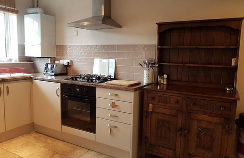 Farnham Apartment | Inviting Retreat in Farnham with Breakfast & Kitchen Access