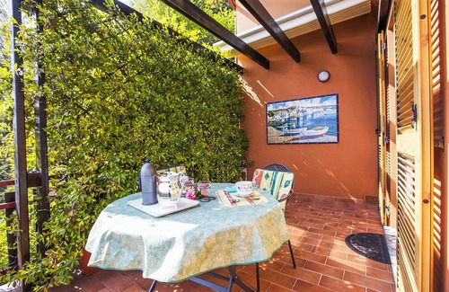 Ghiffa Apartment | Cozy Apartment with Pool and Lake View in Ghiffa