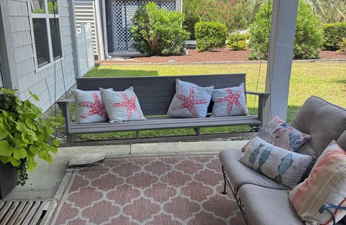 Sunset Beach House | Beachside Retreat: 5 Bedrooms, Pet-Friendly & Ocean Views