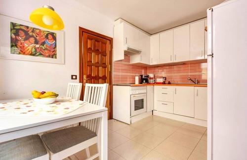 Las Rosas House | Inviting Private Villa with Pool and Ocean View in Costa de Silencio