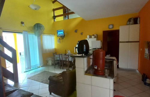 Loty House | Cozy Semi-Detached House Steps from the Beach in Itanhaém