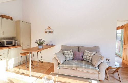 Cheshire West and Chester Cottage | Idyllic Well View Cottage with Garden in Tarporley