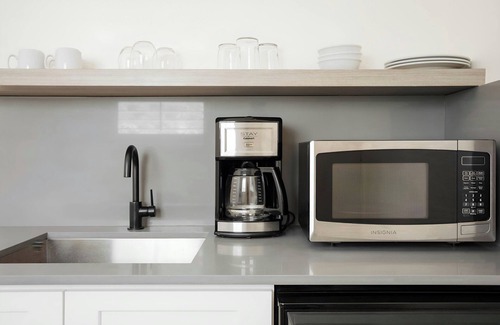 Lake Cherokee Apartment | Discover Sonder Wellborn: Family-Friendly Hotel with Spa