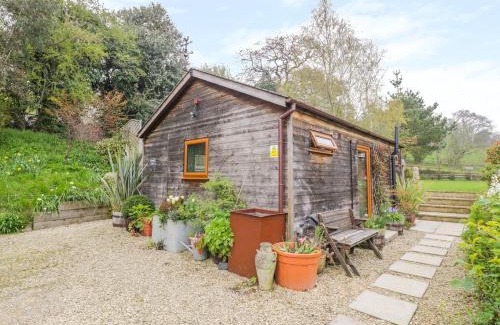 Charlton Kings House | Pet and Child Friendly Wellinghill Lodge, Rated 9.8/10
