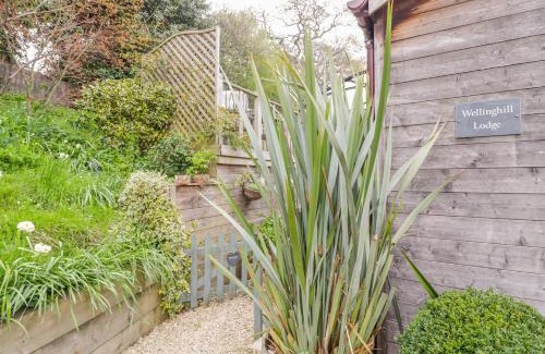 Charlton Kings House | Pet and Child Friendly Wellinghill Lodge, Rated 9.8/10