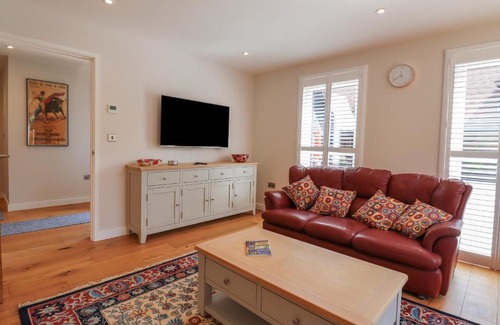 Littleport House | Family-Friendly Wellington Cottage - 4 Star Rated Retreat