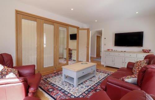 Littleport House | Family-Friendly Wellington Cottage - 4 Star Rated Retreat