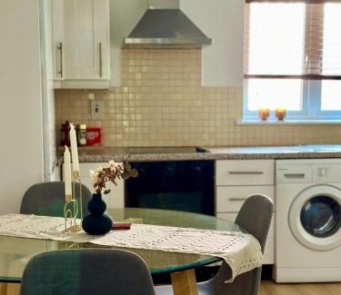 Waterford Apartment | Family-Friendly Wellington Duplex Apartment Awaits You