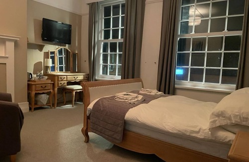 Seaford Hotel | Welcoming Wellington Hotel: Perfect for Families & Dining