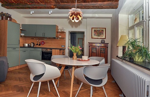 Oberloßnitz Apartment | Relaxing Getaway at Winzerhaus - Spa, Pool & Pet Friendly