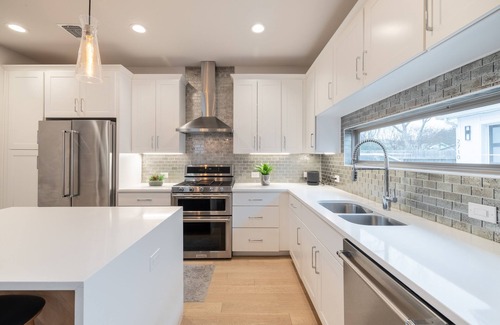 Govalle House | Wellness Retreat with Lake Views in East Austin